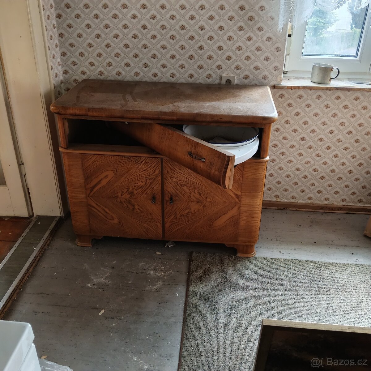 Skříň, sekretář a další nábytek - 2