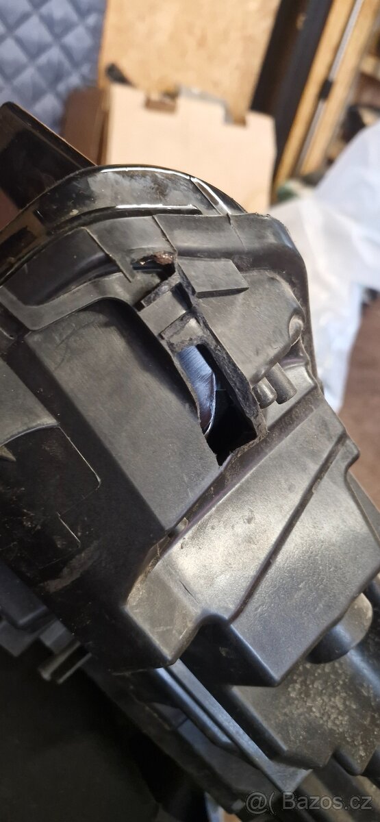 Levy pravy predni pas Audi A4 B8 8K - 2