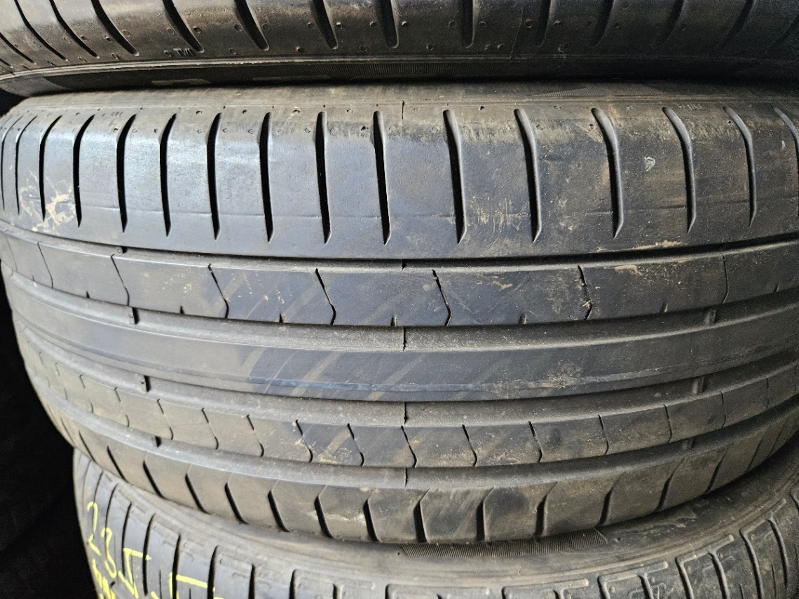 235/50R19 - 2