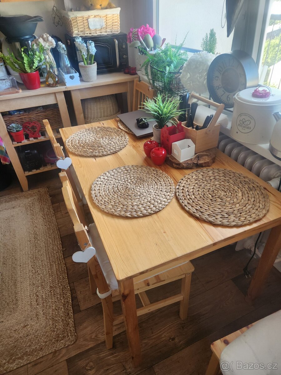 Jídelní stůl a židle - 2