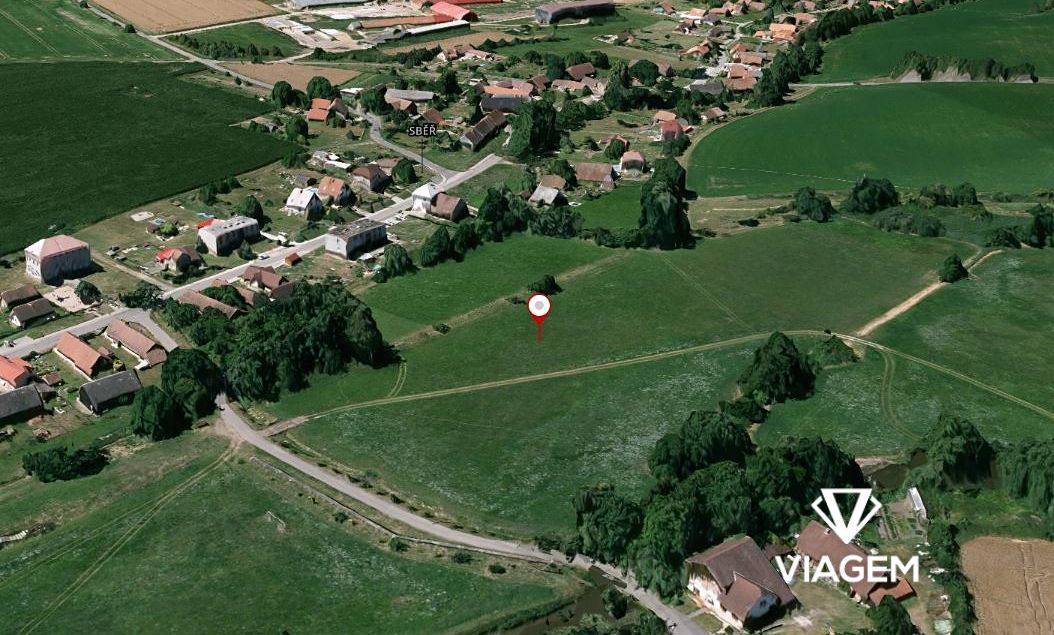 Pole 1 024 m² - 2