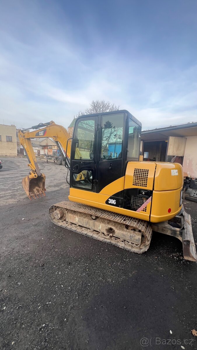 Míní bagr Caterpillar 306 - 2