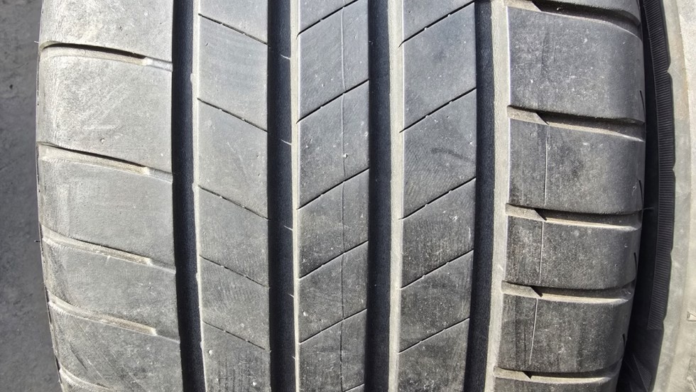 Letní pneu 225/40/18 Bridgestone - 2