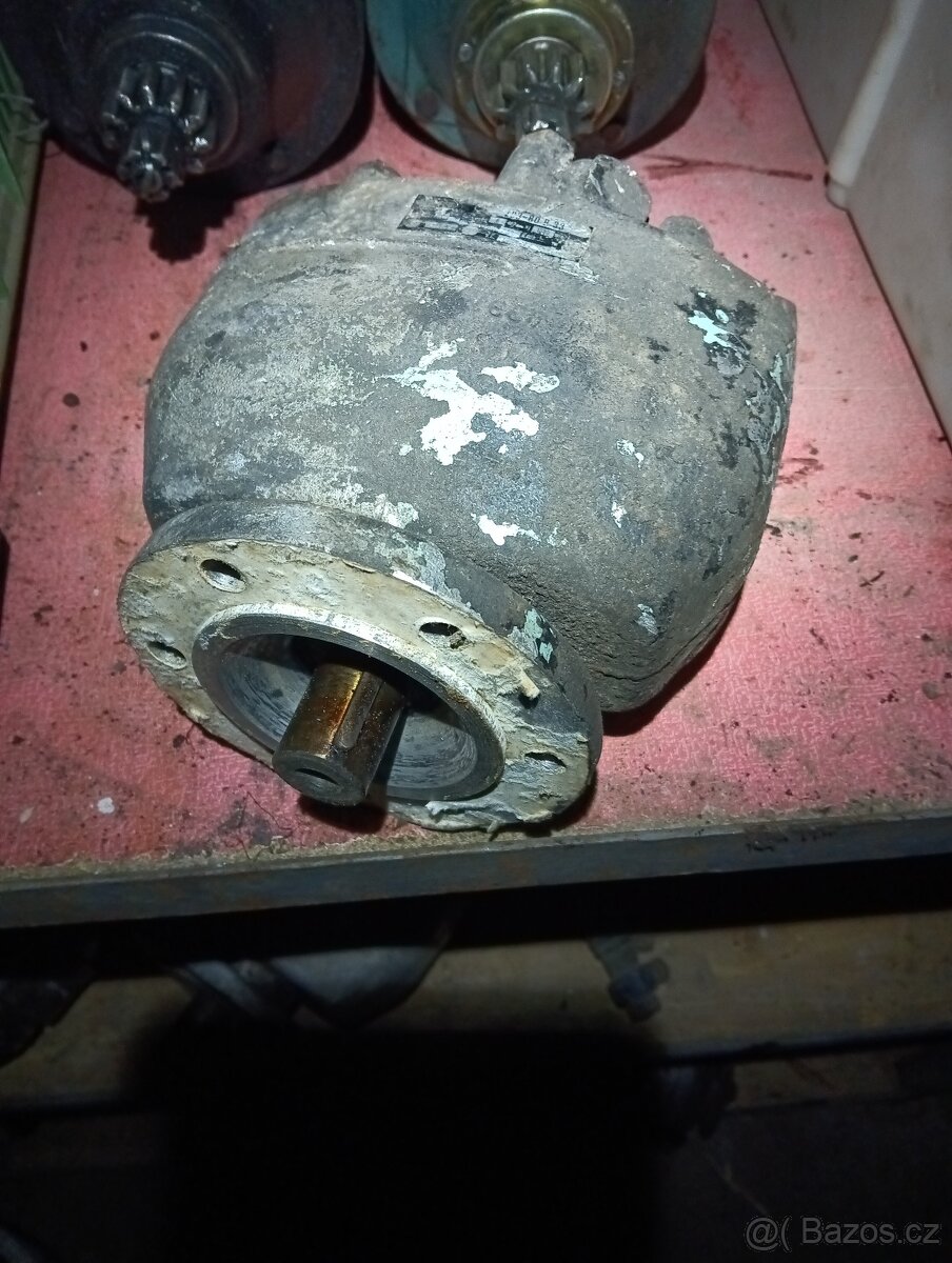 Čerpadlo hydrauliky Praga P V3S - 2