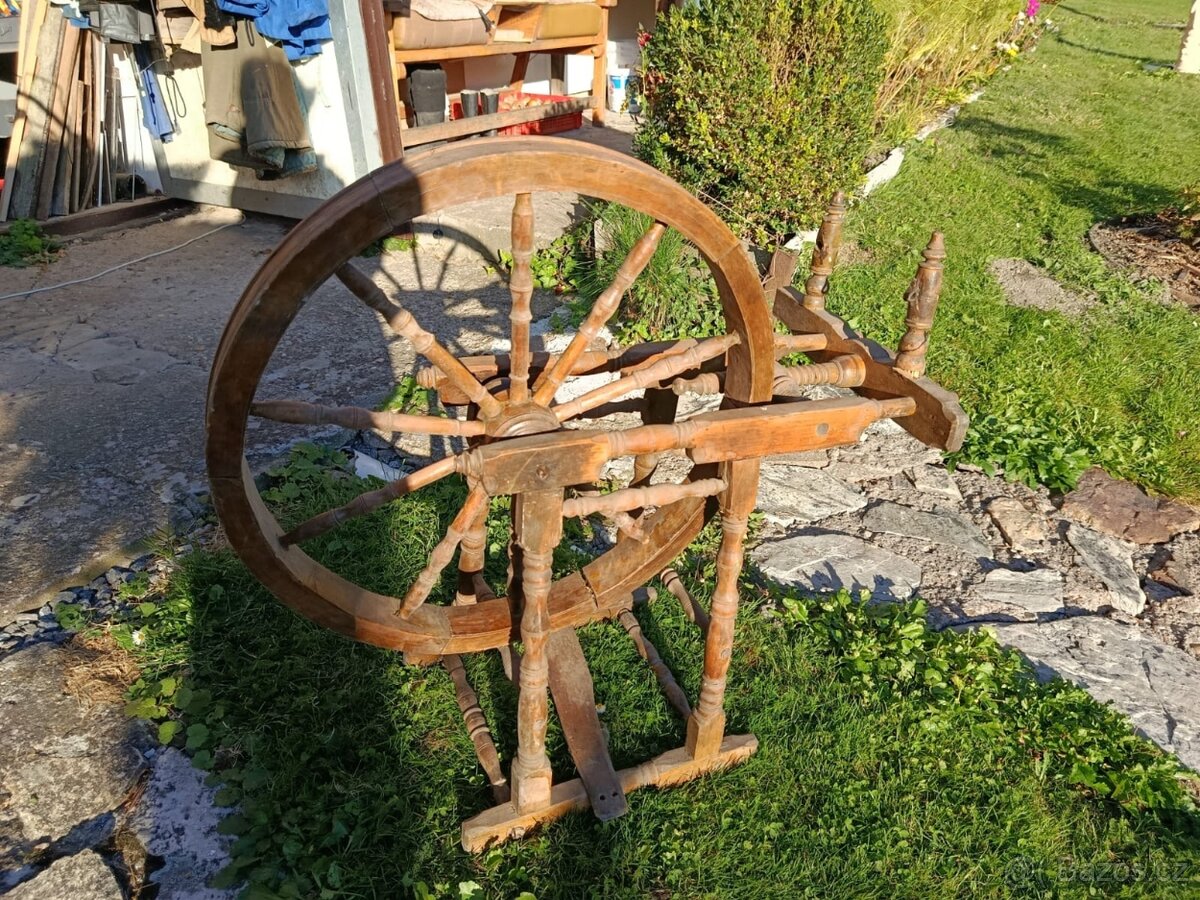 Dekorativní kolovrat na předení - 2