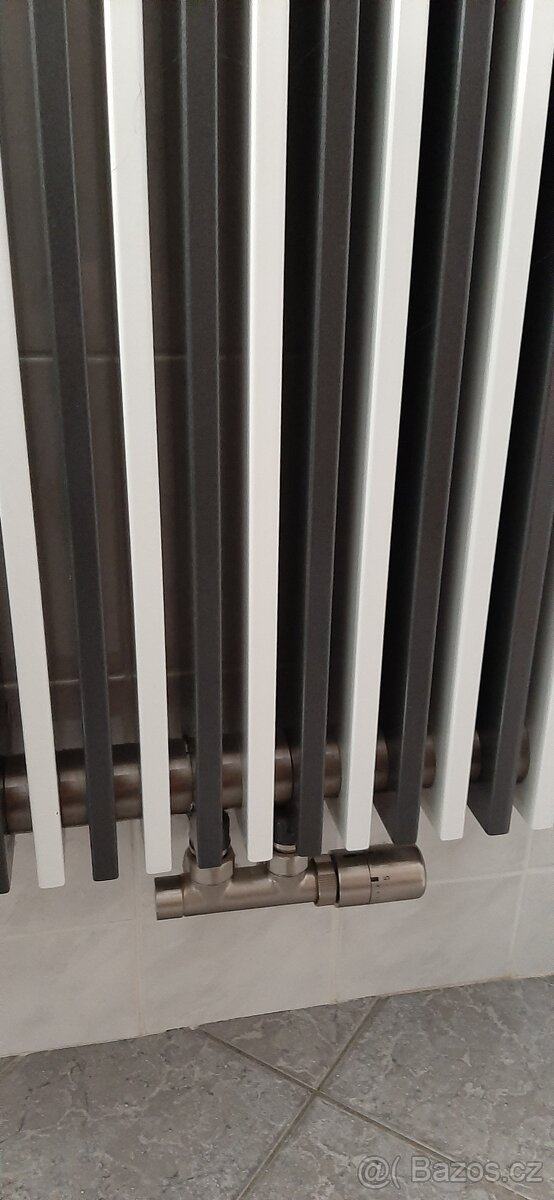 Radiátor kombinace antracit/bílá - 2