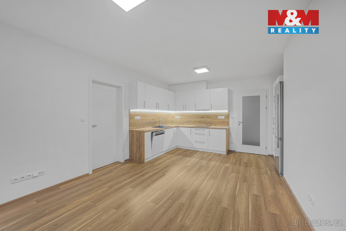 Pronájem bytu 3+kk, 74 m², Pardubice, ul. Bratr. Veverkových - 2