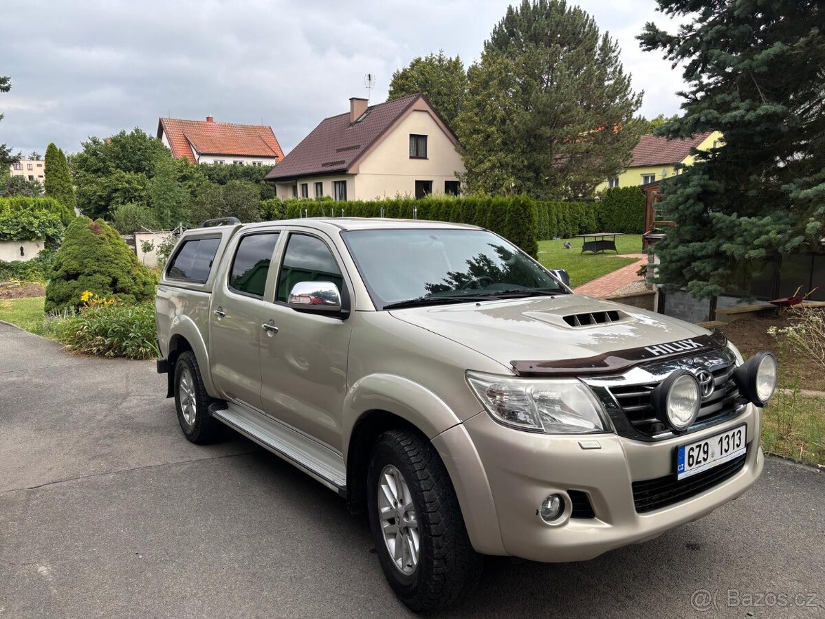 Toyota Hilux 3.0 4x4 manuál