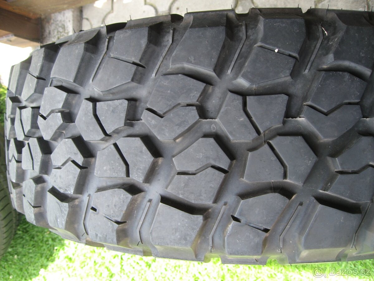 PRODÁM TERÉNNÍ PNEU 255/75R17 BFGOODRICH KM2 111Q 2x - 2