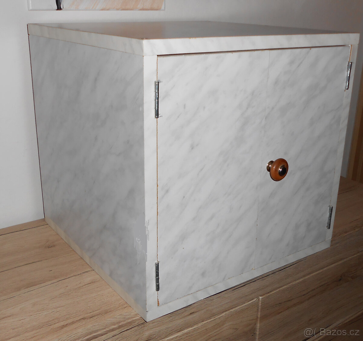 Dřevěná skříňka - 2