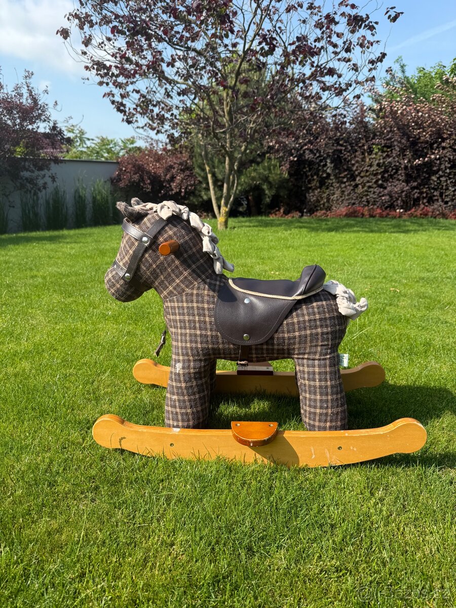 Hnědý houpací koník - 2