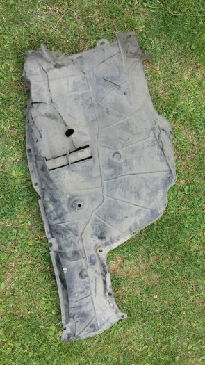 Nissan GTR R35, predám Plastový podblatník predného kolesa - 2