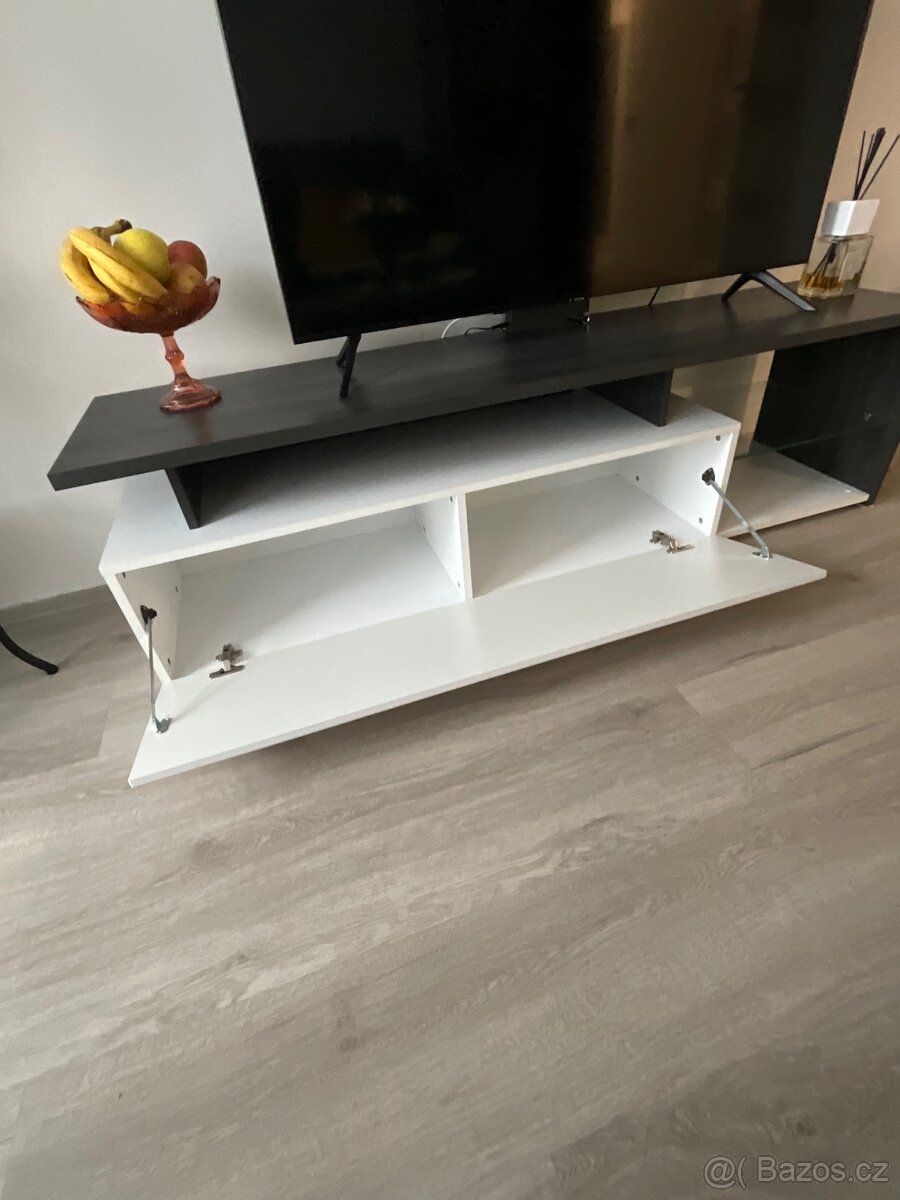 Komoda pod televizi - 2