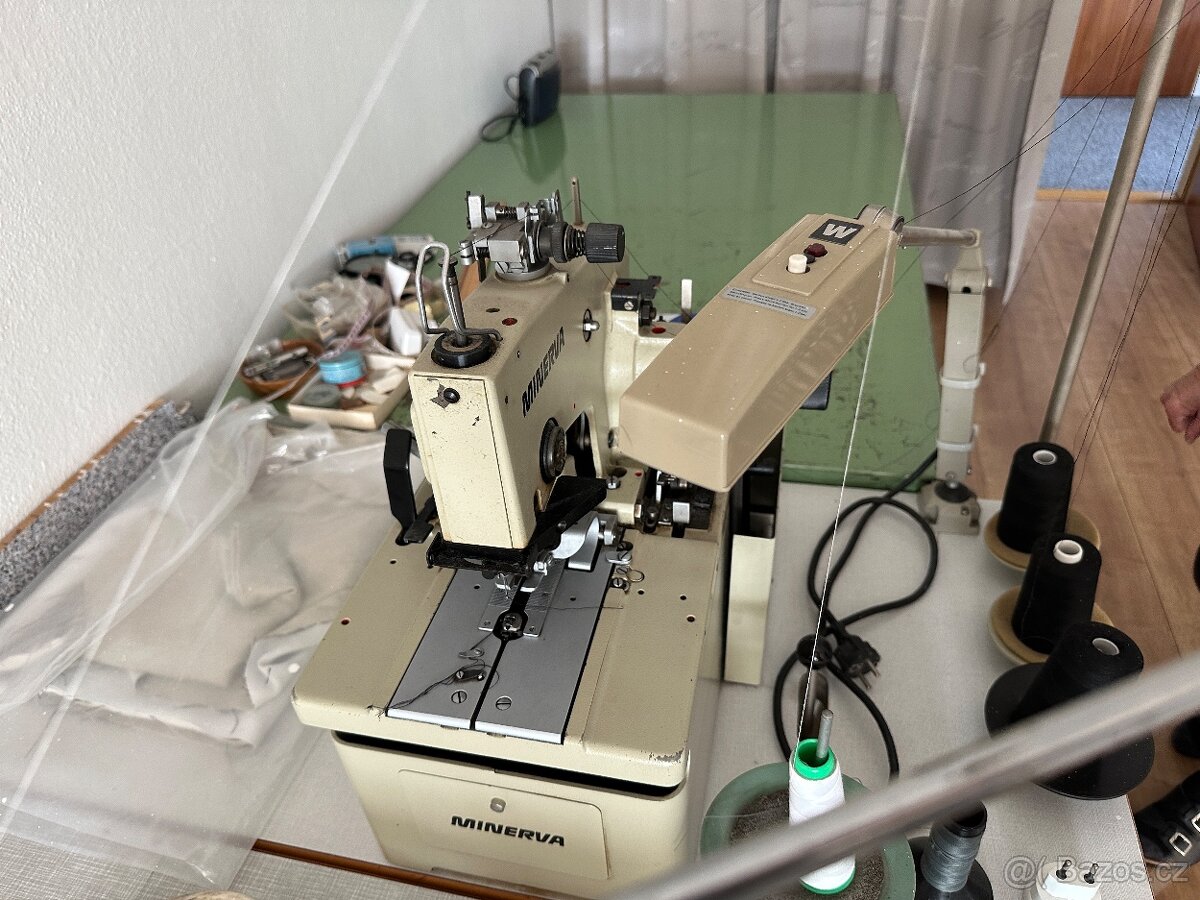 Dírkovačka a knoflíkovačka Minerva a Juki - 2