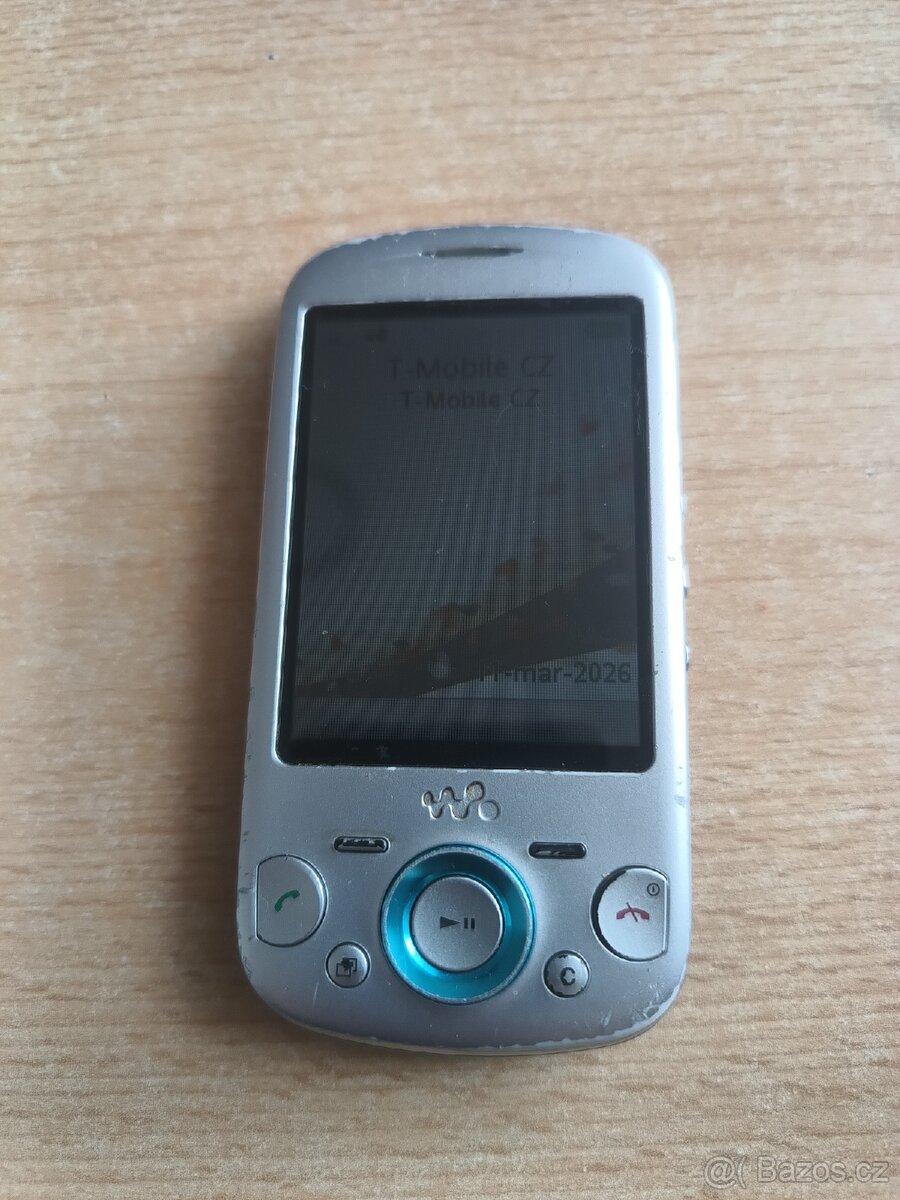 Sony Ericsson w20i zylo - 2
