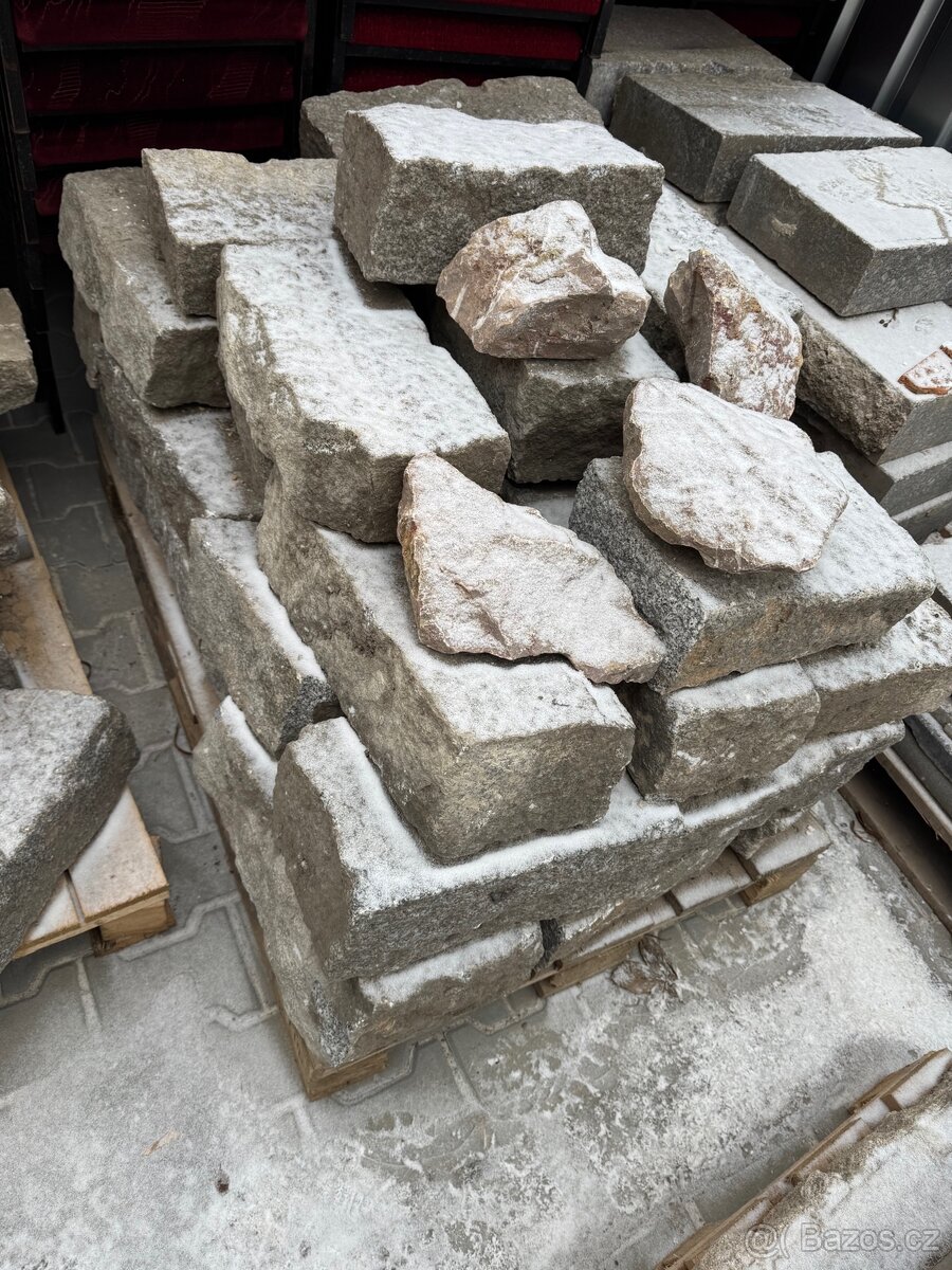 Žulové schody, obrubníky, kostky - 2