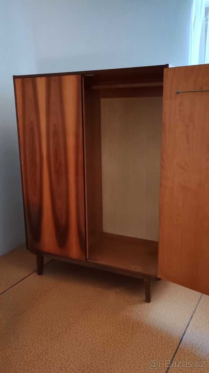 Retro nábytek - dvoudílna skříň - 2