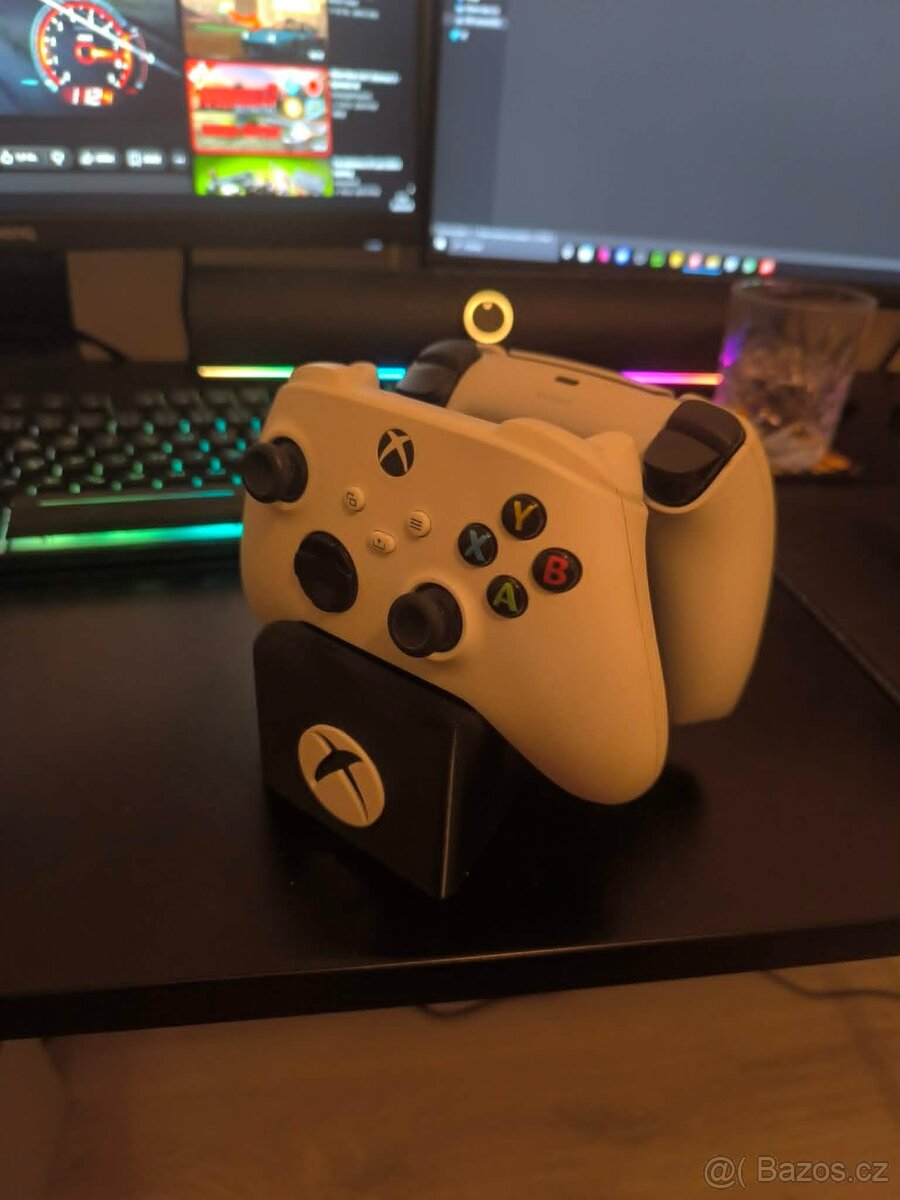 Stojánek na PS5 a Xbox ovladače - 2