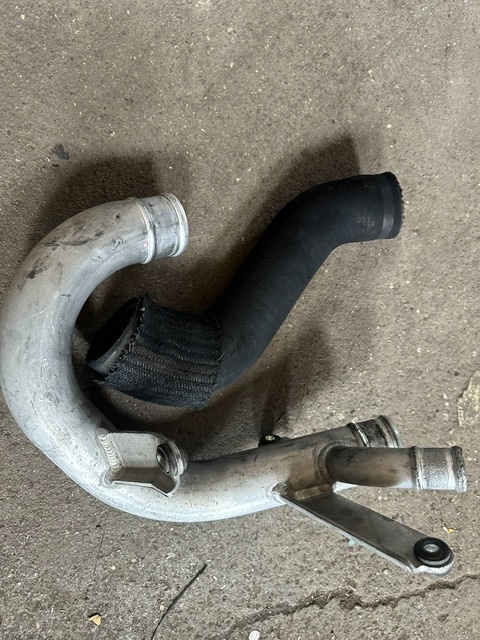 Mitsubishi Lancer EVO X - trubka k intercooleru - 2