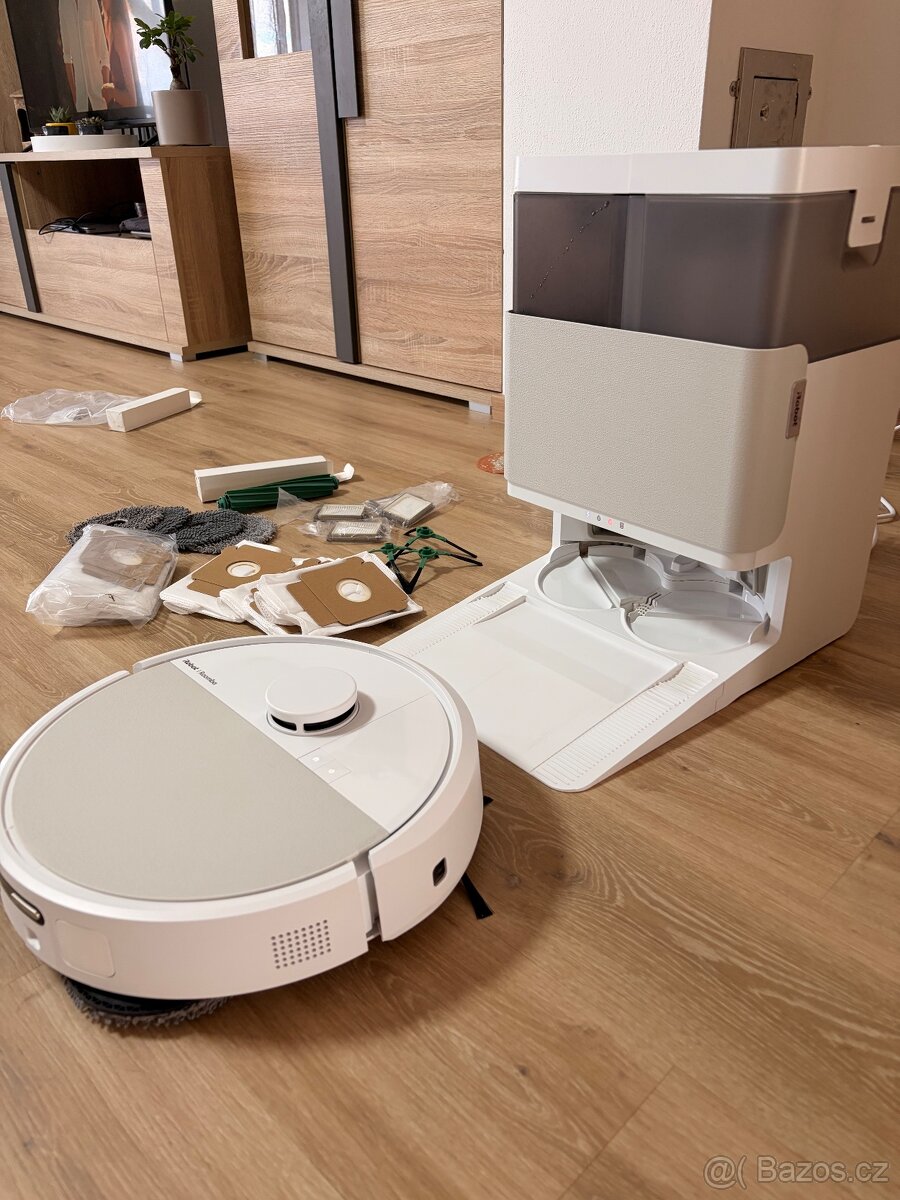 Robotický vysavač iRobot Roomba Plus505 Combo+ AutoWashDock - 2