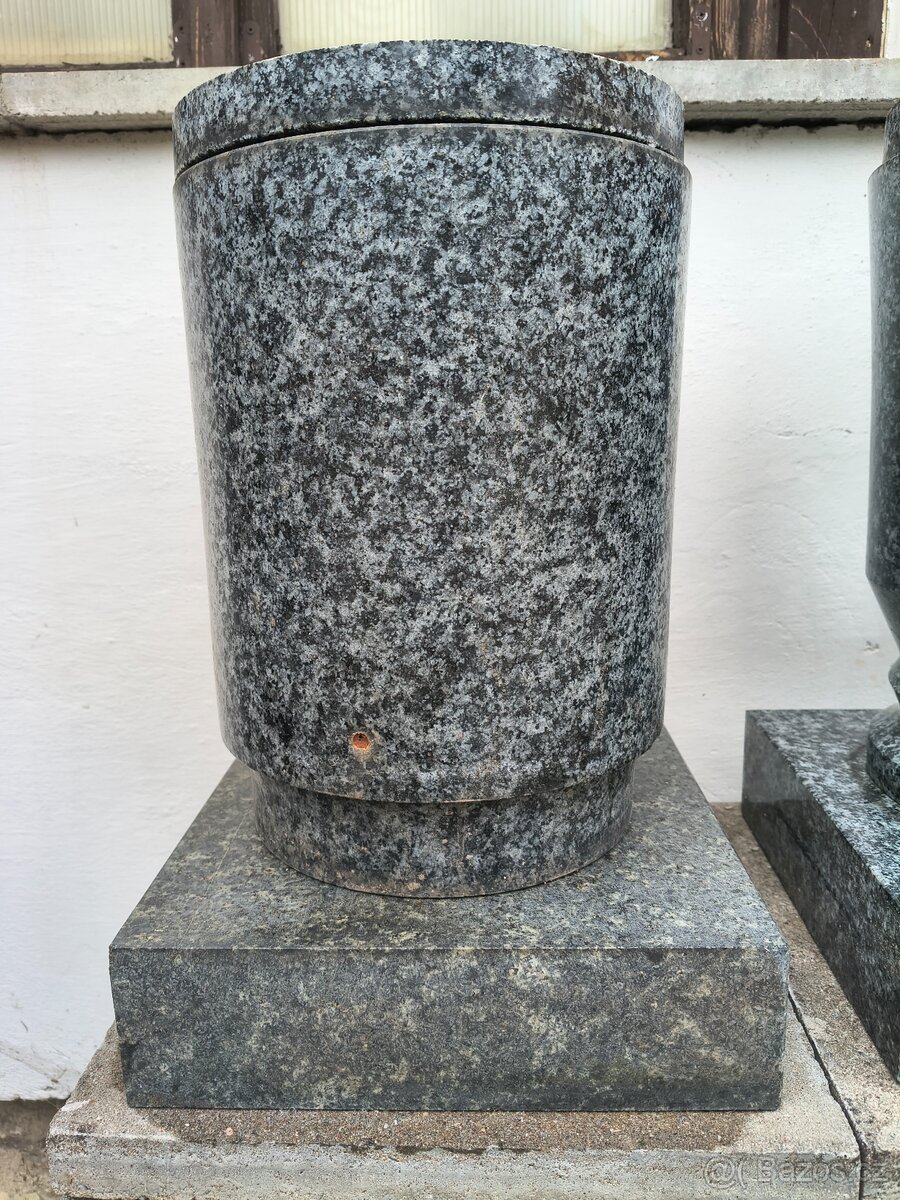 náhrobní urny - 2