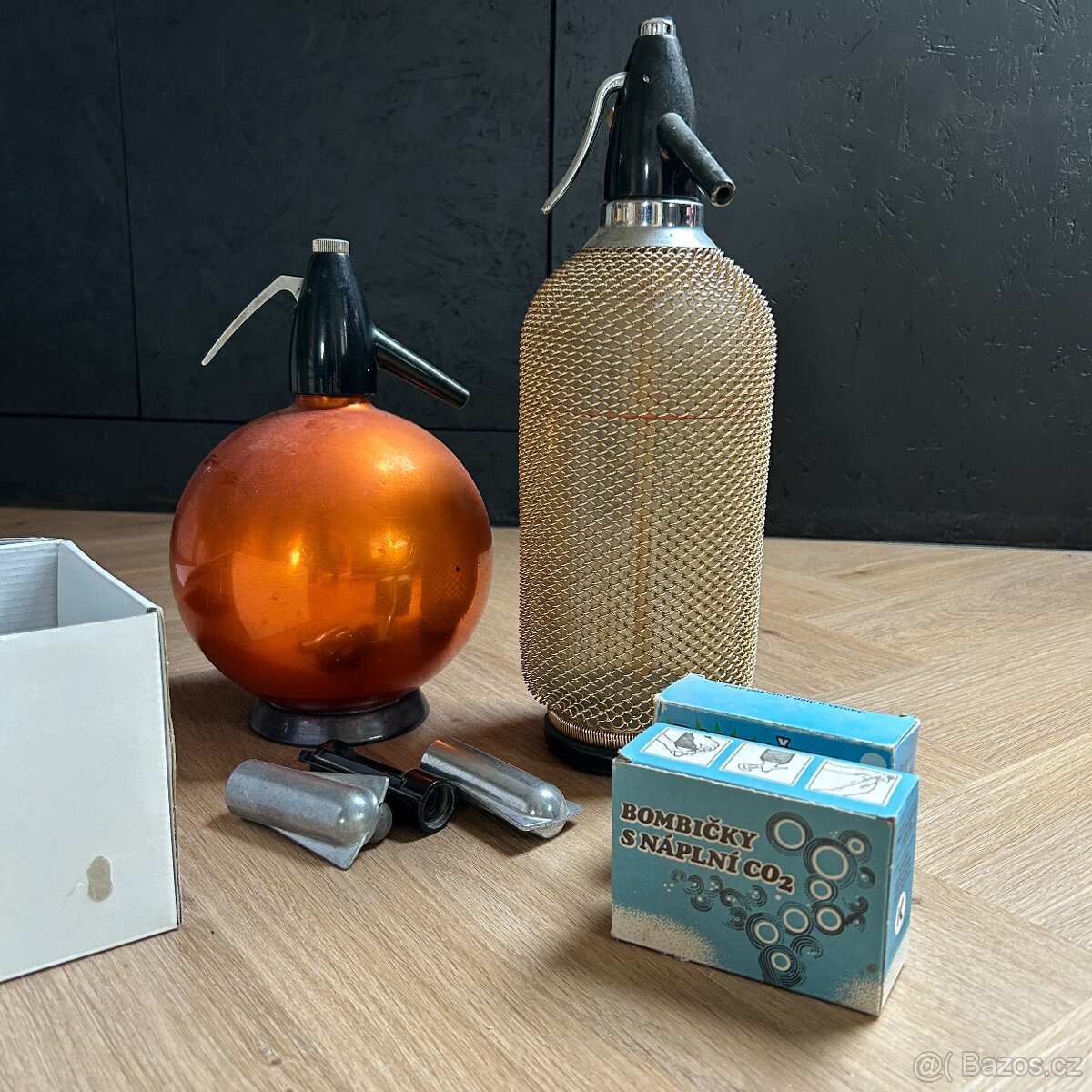 Retro sifonové lahve Kovočas včetně bombiček - 2