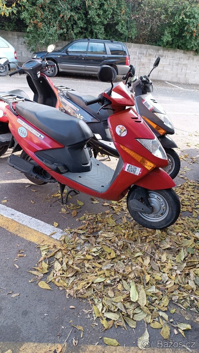 Justscoo. Pronájem (pujčovna) skútrů. 1500 Kč týden. - 2