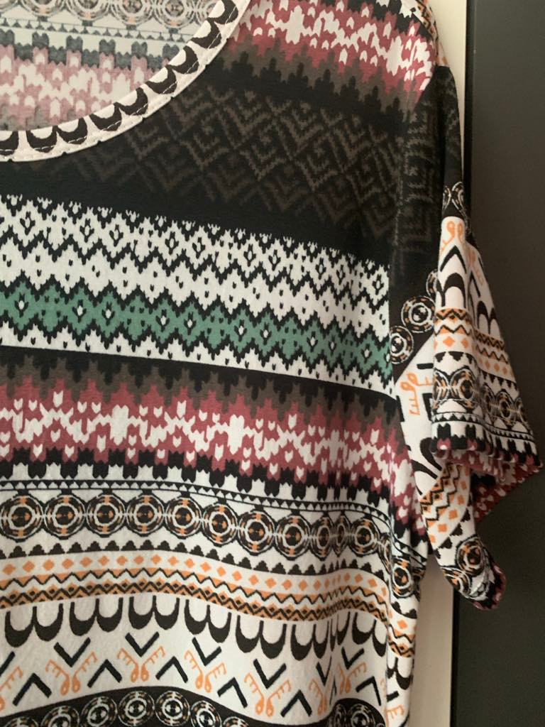 ÚPLETOVÉ ŠATKY S ORIENTÁLNÍM VZOREM, vel:46 - 2