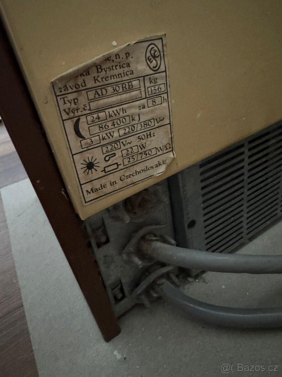 Prodám 2ks. akumulacní kamna - 2