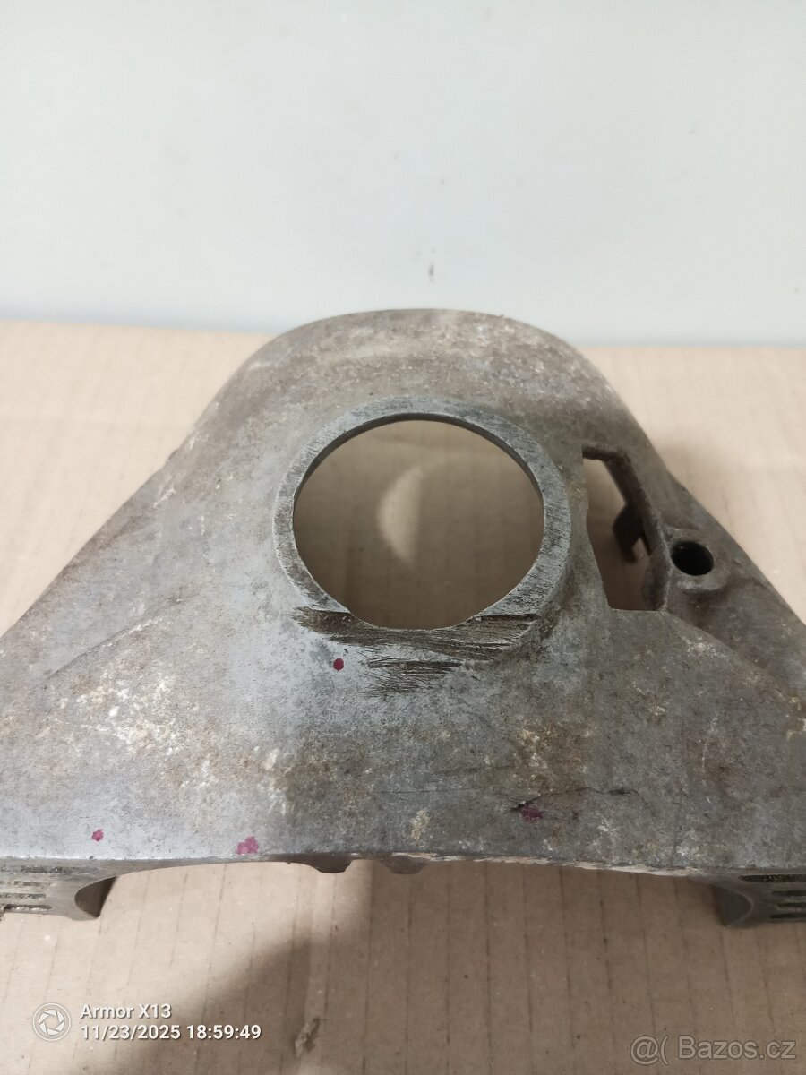 Jawa 350 pérák nebo Ogar kryt karburace poškozený - 2