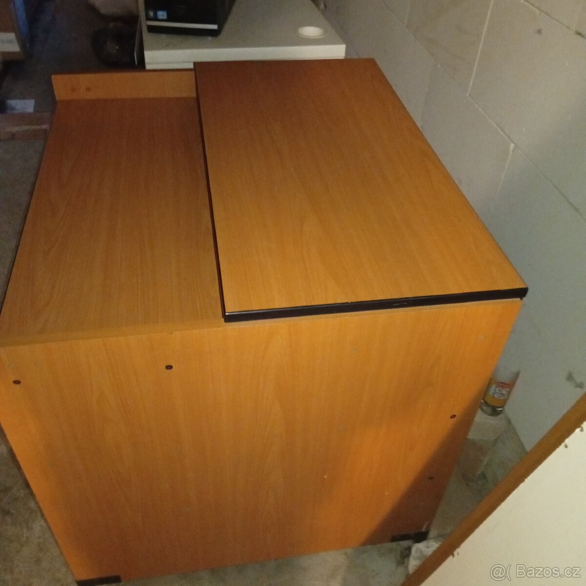 Dřevěný stůl - 2