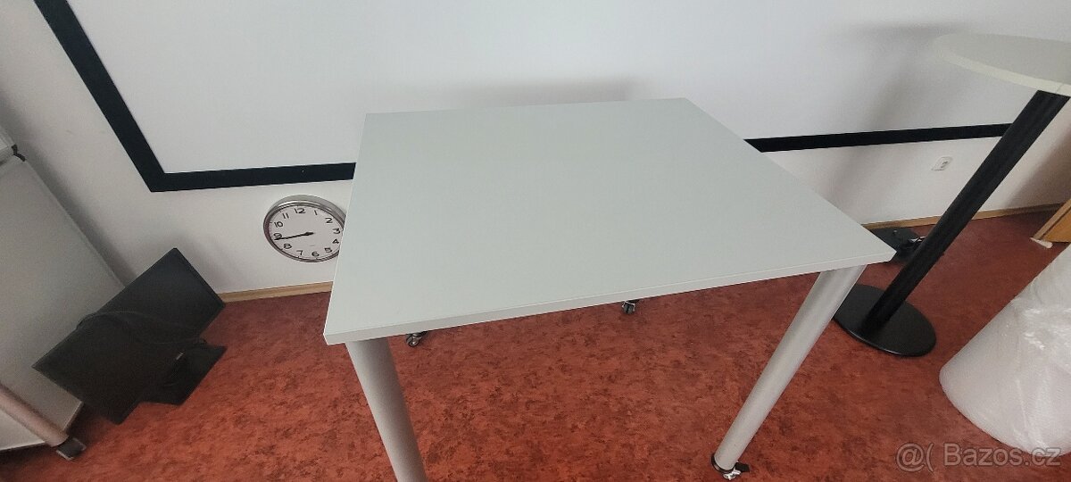 Kancelářský stůl - 2