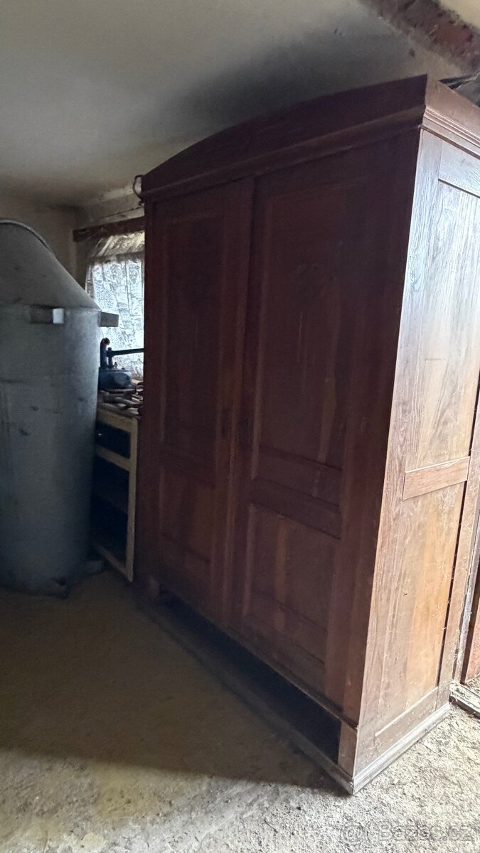 Stará historická almara skřín - 2