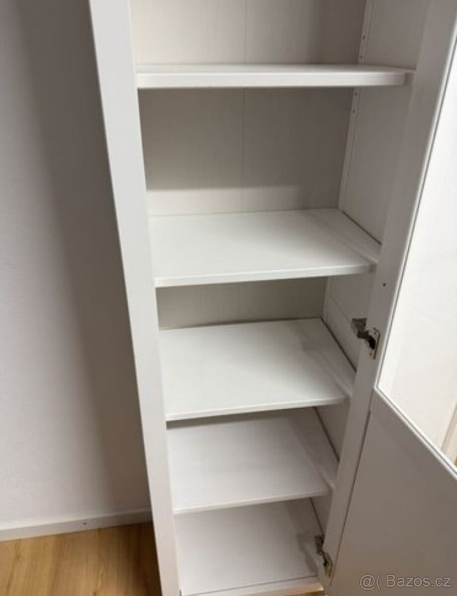 VITRÍNA IKEA HENNES - 2