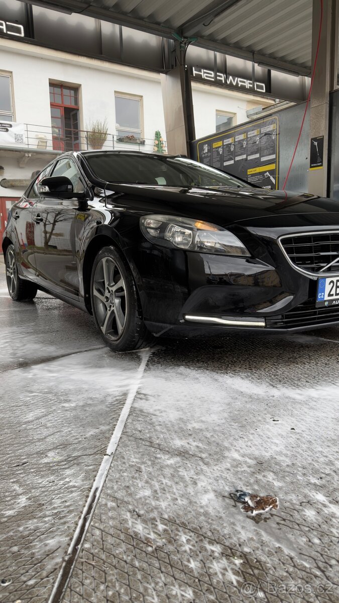 VOLVO V40 - 2