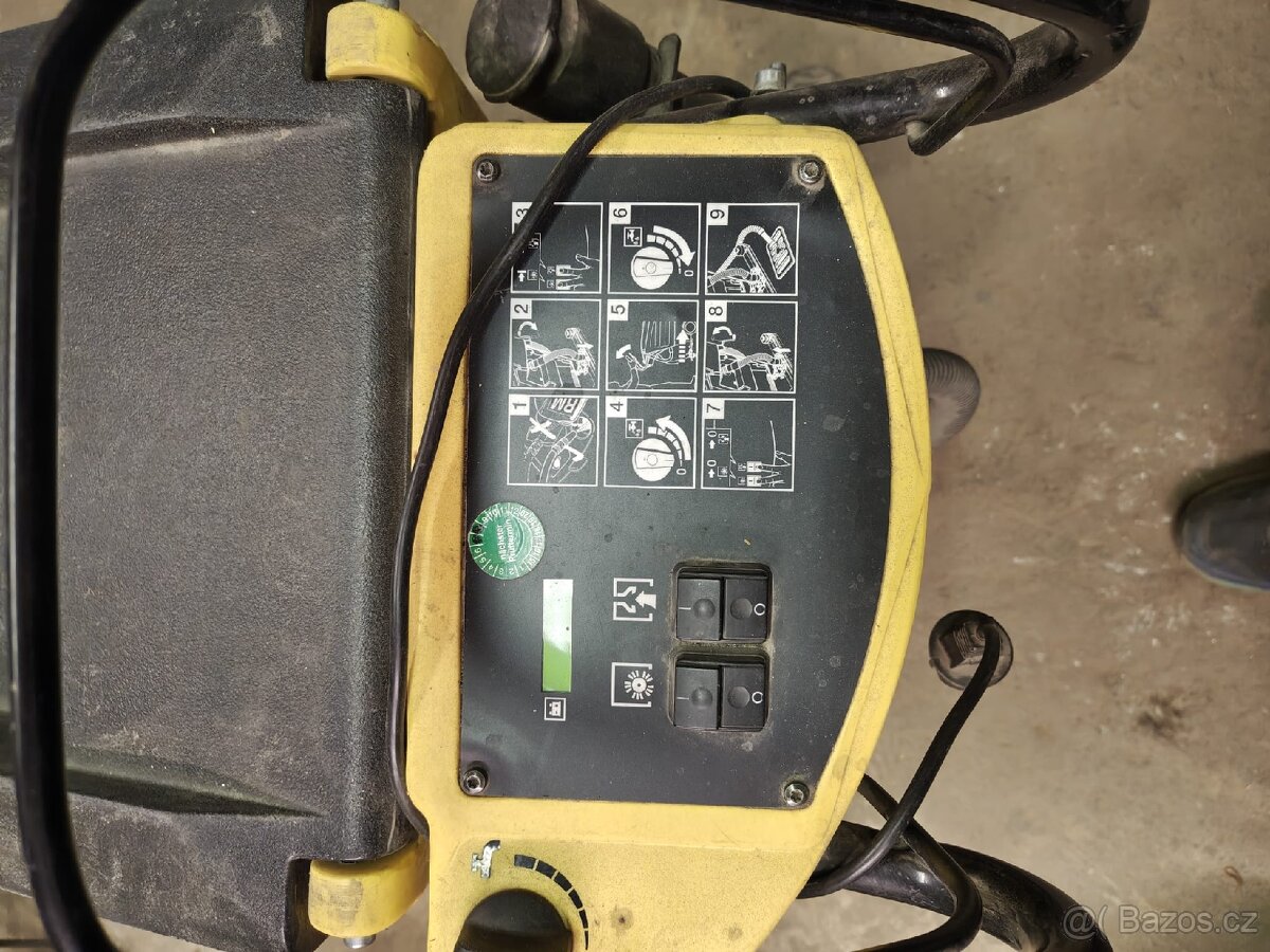 Čistící stroj Karcher - 2