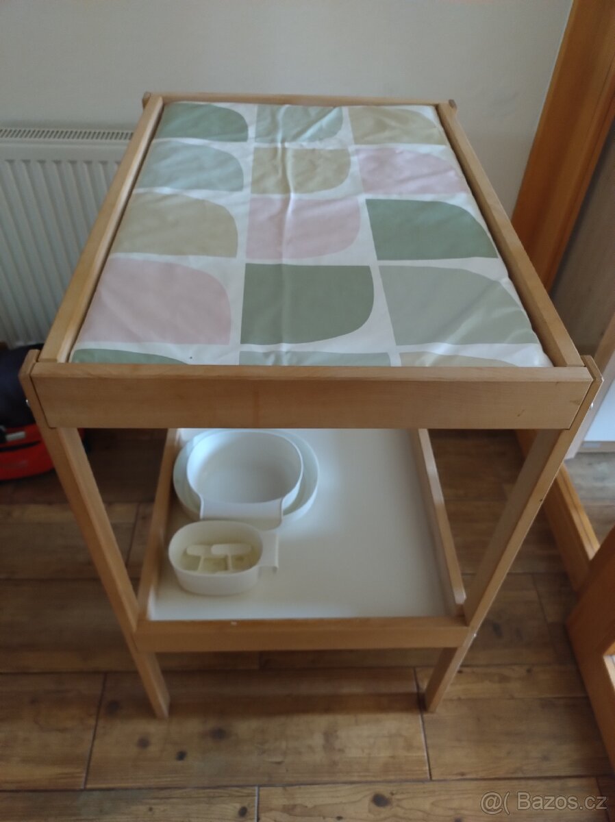 Přebalovací pult IKEA včetně podložky nově zakoupené - 2