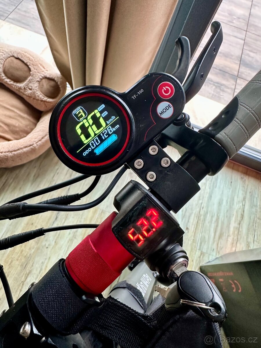 Elektrokoloběžka Kugoo Kirin m4 Pro se sedadlem. Jen 128 km - 2