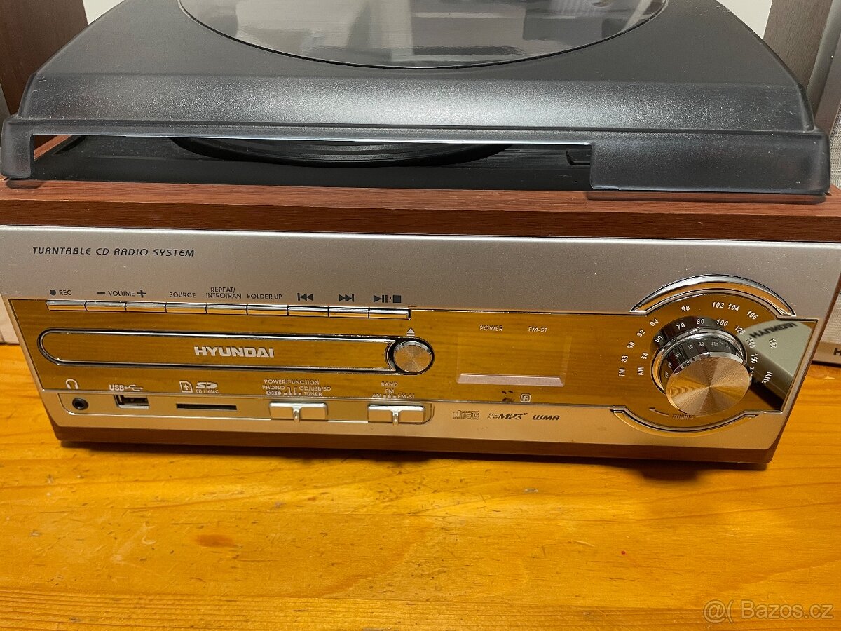 Gramofon s rádiem, USB a AUX vstupem Hyundai - 2