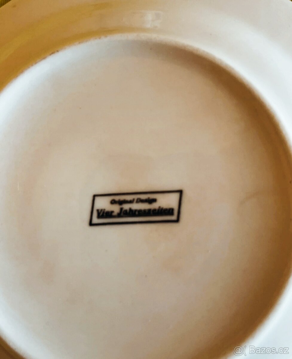 Sady barevných hrnečků na kávu s podšálkem a dezertním talíř - 2