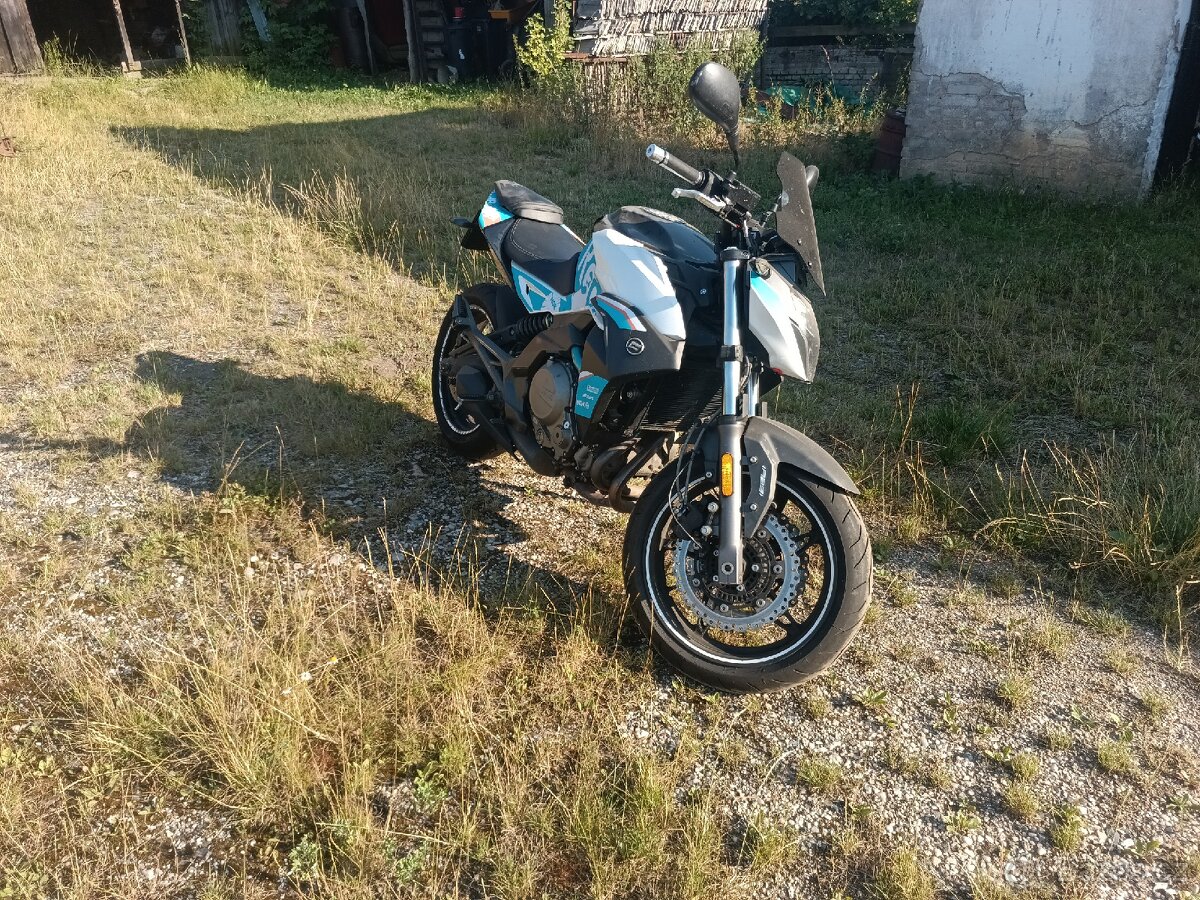 CFMoto 650NK 45kW rok 2020 pouze 13900km - 2