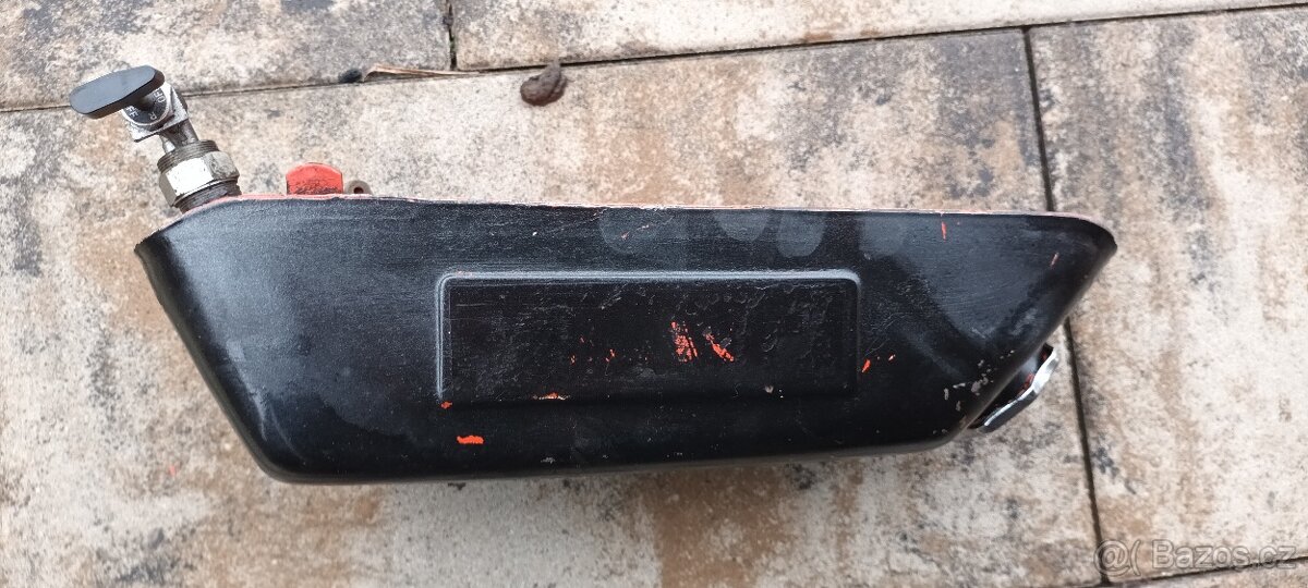 Babetta 210 - pěkná nádrž komplet červená - 2