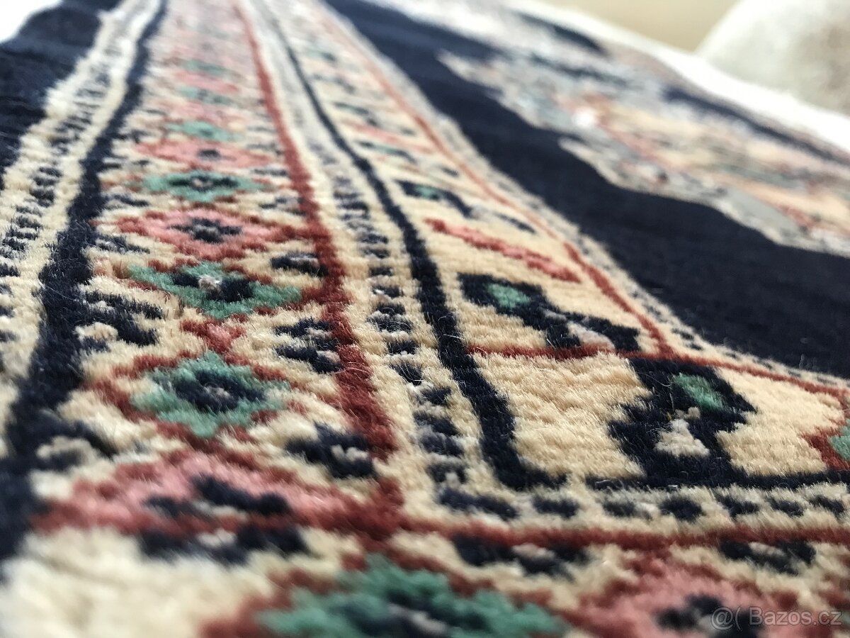 Tradiční ručně tkaný koberec 63 x 108 cm - 2