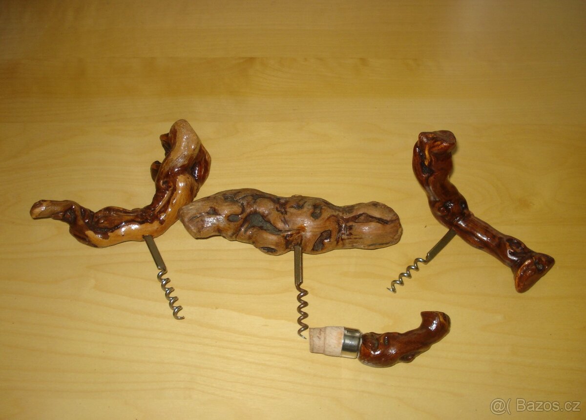 Vývrtky a zátka na láhve, vinná réva. - 2