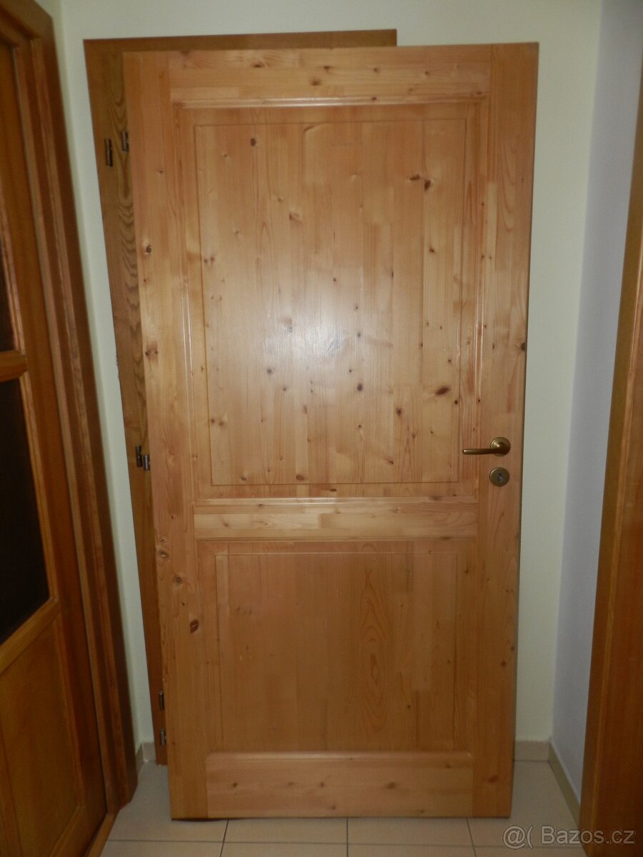 Plné dveře borovice, masiv, 90L, lakované - 2