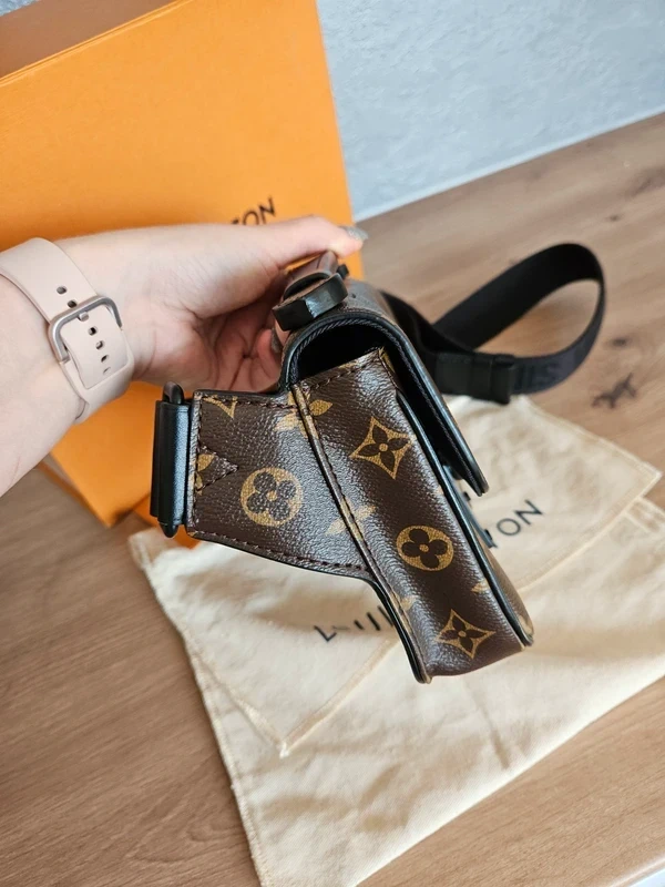 Louis Vuitton S lock Slingbag - 2