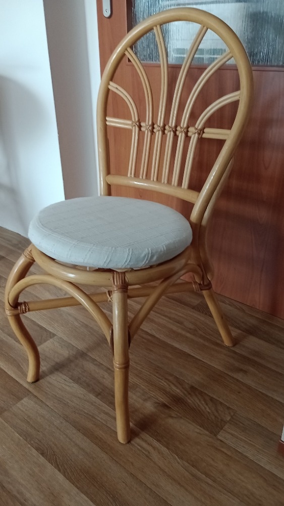 Ratanový stůl a 2 židle - 2