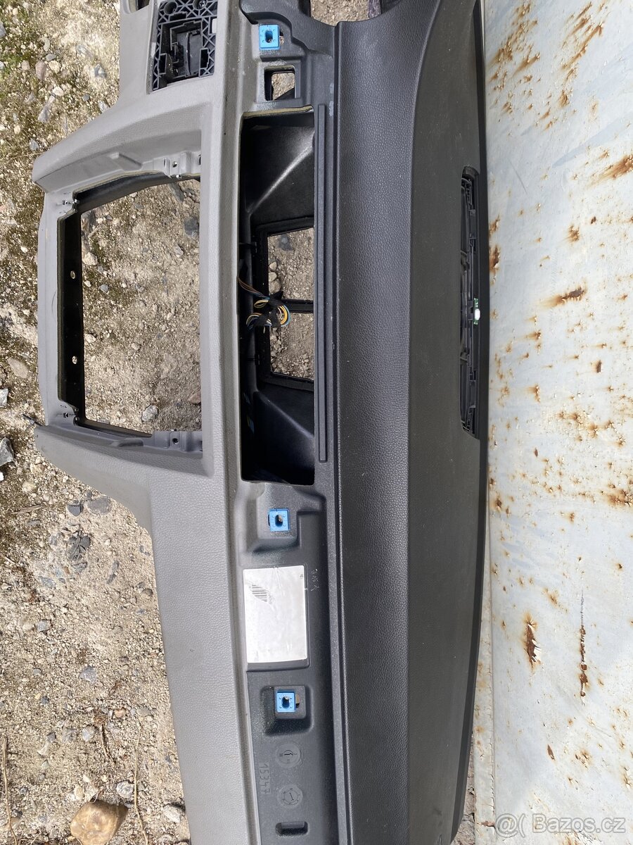 Palubní deska bmw e90 - 2
