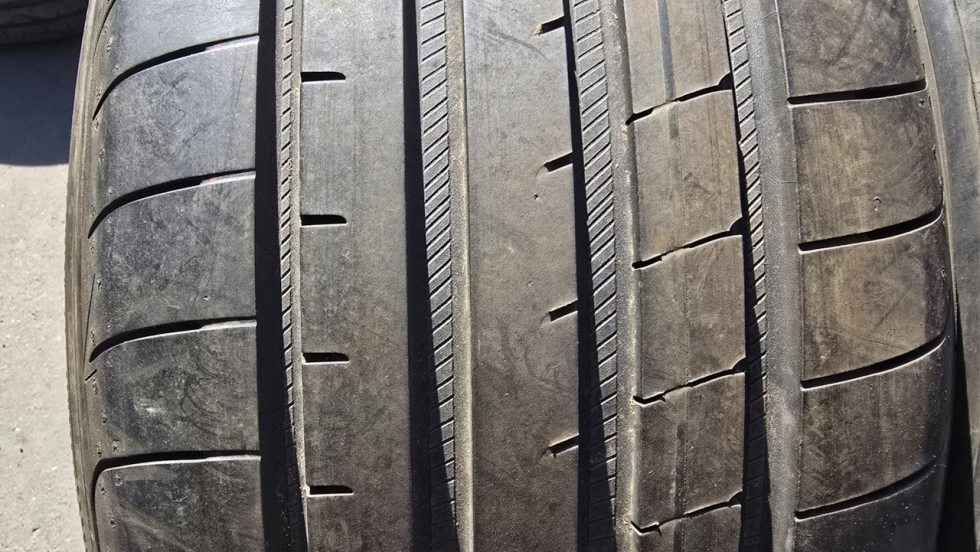 Letní pneu 235/45/17 Good Year - 2