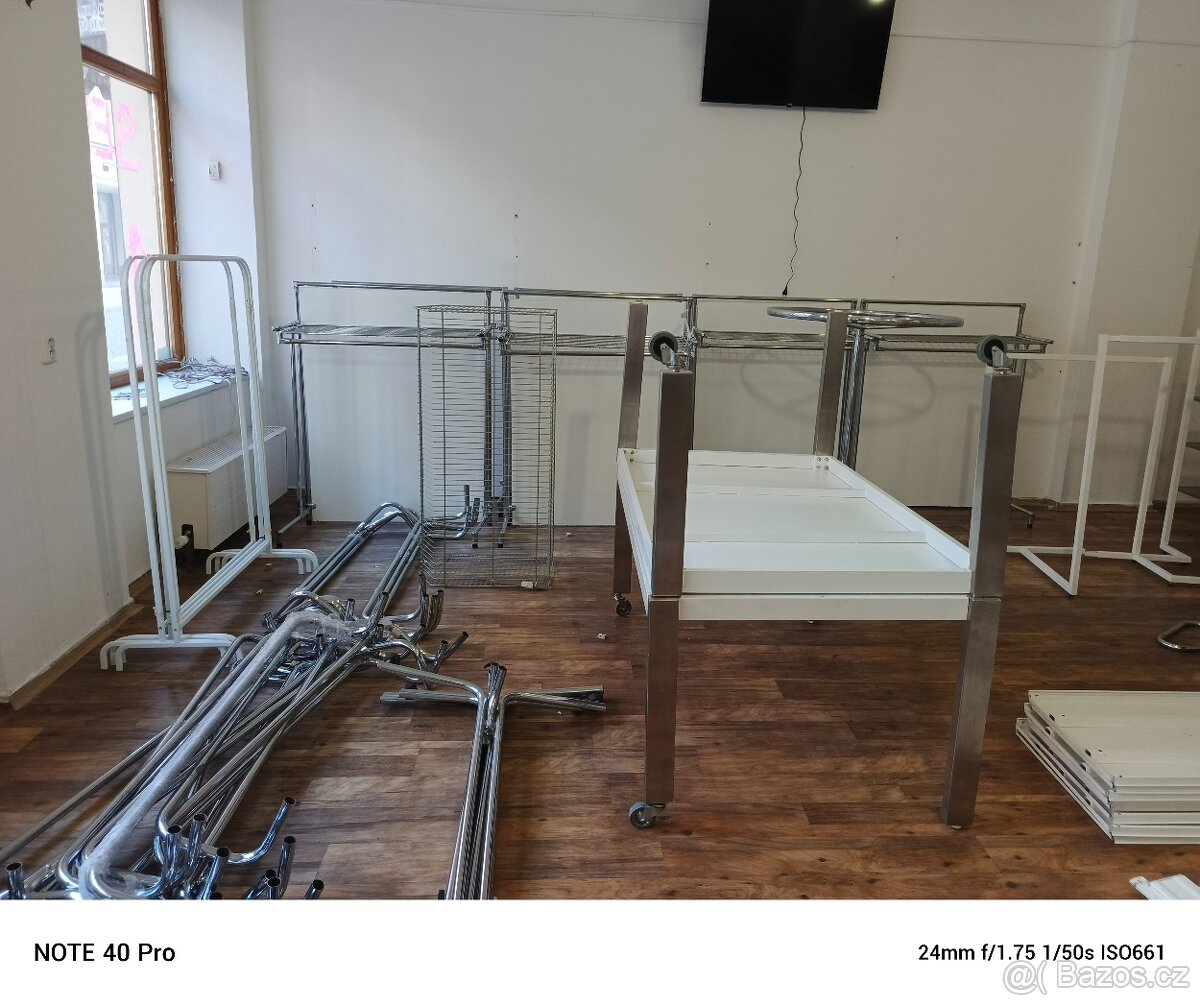 Prodej vybavení obchodu - 2